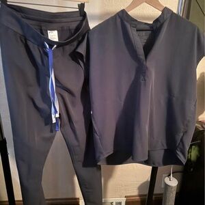 Figs size M limited edition Livingston and Rafaela scrub set.